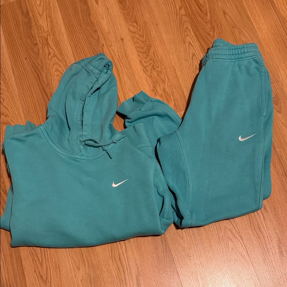 Nike men’s  Jogger and hoodie fleece set. Teal color